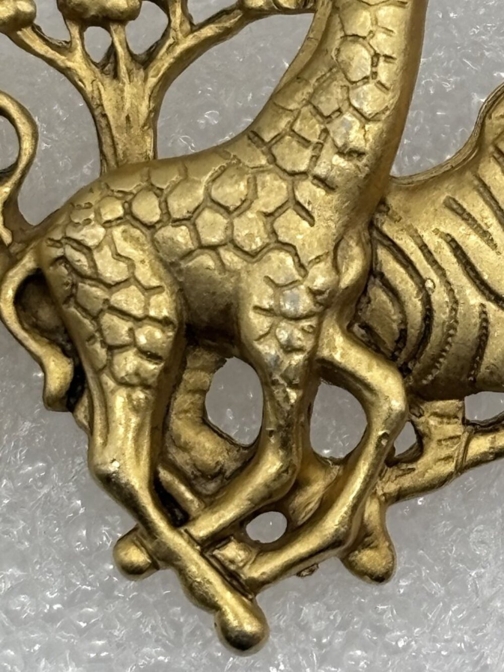 Vintage AJC Safari Stampede Brooch Pin 1970s or 80s Gold Tone Dimensional Signed - Picture 9 of 16